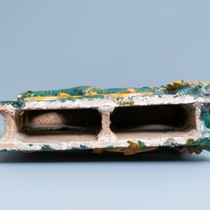 Een paar grote Chinese sancai daktegels in de vorm van draken, Ming/Qing — foto 13