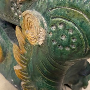 Een paar grote Chinese sancai daktegels in de vorm van draken, Ming/Qing — foto 22