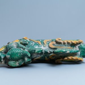 Een paar grote Chinese sancai daktegels in de vorm van draken, Ming/Qing — foto 6