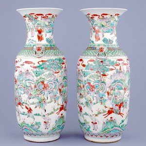 Een paar grote Chinese vazen met famille verte decor van krijgers, 19e eeuw — foto 4