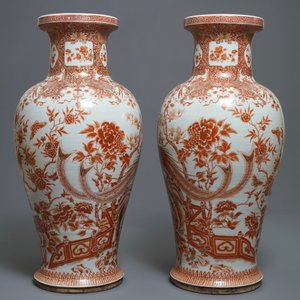 Een paar grote Chinese vazen met ijzerrood en verguld decor van feniksen, Qianlong — foto 6