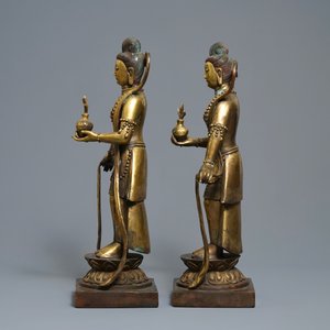 Een paar grote Chinese verguld bronzen figuren, China, 19e eeuw — foto 5