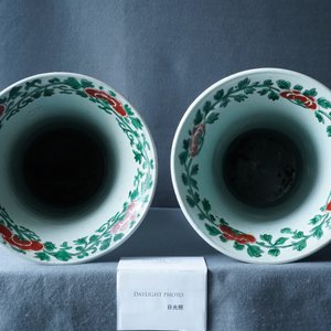 Een paar grote Chinese wucai 'gu' vazen, Transitie periode — foto 44