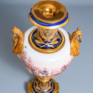 Een paar grote Franse Sèvres-stijl dekselvazen met vergulde bronzen monturen, gesign. Desprez, 19e eeuw — foto 12