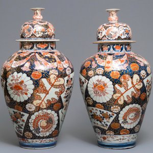 Een paar grote Japanese Imari dekselvazen, Edo, 17/18e eeuw — foto 4