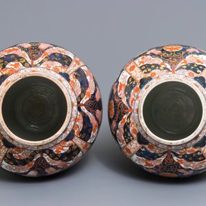 Een paar grote Japanese Imari dekselvazen, Edo, 17/18e eeuw — foto 5