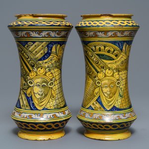 Een paar grote polychrome albarelli in Italiaanse majolica, Palermo, atelier Lazzaro, ca. 1600 — foto 3