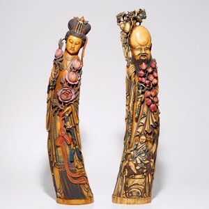 Een paar grote polychrome Chinese ivoren figuren van onsterfelijken, 19e eeuw — foto 1
