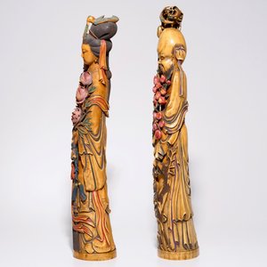 Een paar grote polychrome Chinese ivoren figuren van onsterfelijken, 19e eeuw — foto 4