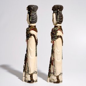 Een paar grote polychrome ivoren dames met afneembare hoofden, 19/20e eeuw — foto 4