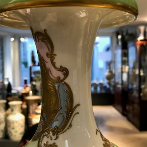 Een paar grote Sèvres porseleinen vazen met verguld bronzen monturen, Frankrijk, 19e eeuw — foto 20
