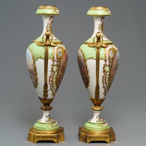 Een paar grote Sèvres porseleinen vazen met verguld bronzen monturen, Frankrijk, 19e eeuw — foto 2
