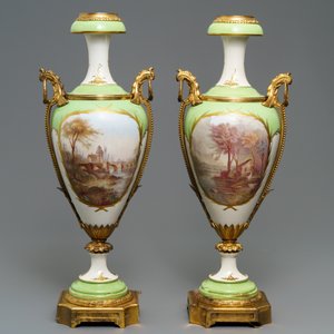 Een paar grote Sèvres porseleinen vazen met verguld bronzen monturen, Frankrijk, 19e eeuw — foto 3