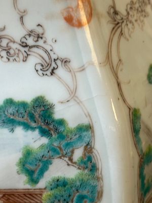 Een paar hexagonale Chinese Canton famille rose vazen met mandarijns decor, Qianlong — foto 17