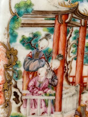 Een paar hexagonale Chinese Canton famille rose vazen met mandarijns decor, Qianlong — foto 9