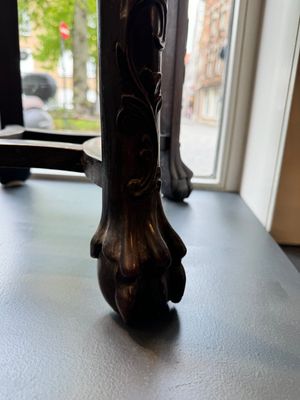 Een paar hoge Chinese gestoken houten sokkels met marmeren bladen, 19e eeuw — foto 12