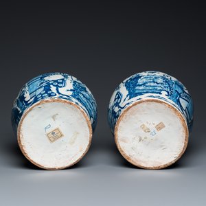 Een paar indrukwekkende blauw-witte Delftse chinoiserie vazen, ca. 1700 — foto 6