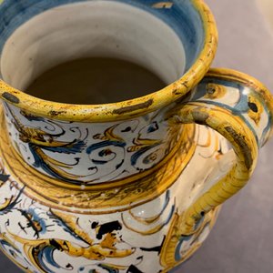 Een paar Italiaanse majolica siroopkannen met wapens, Deruta of Umbrië, 17e eeuw — foto 13