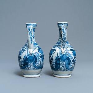 Een paar Japanse blauw-witte Arita kannen, Edo, 17/18e eeuw — foto 3