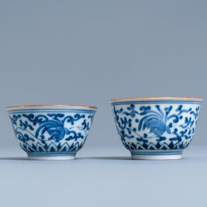 Een paar Japanse blauw-witte Arita kommen en een paar celadon 'herten' schotels, Edo, 18/19e eeuw — foto 4