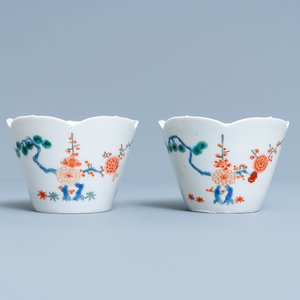 Een paar Japanse bloemvormige Kakiemon kommen, Edo, 18e eeuw — foto 2