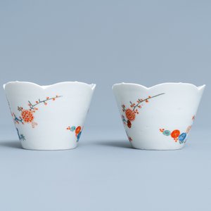Een paar Japanse bloemvormige Kakiemon kommen, Edo, 18e eeuw — foto 5
