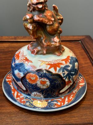 Een paar Japanse Imari dekselvazen, Edo, 18/19e eeuw — foto 7