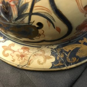 Een paar Japanse Imari dekselvazen met floraal decor, Edo, 17e eeuw — foto 7