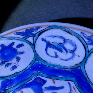 Een paar Japanse Kakiemon borden in Wanli-stijl, Edo, 17e eeuw — foto 3