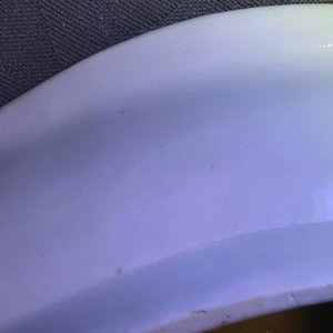 Een paar Japanse Kakiemon-stijl schotels in de vorm van een karper, Hizen, Edo, 17e eeuw — foto 13