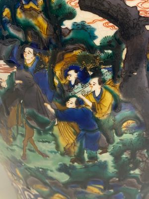 Een paar Japanse Kutani dekselvazen met landschapsdecor, Meiji, 19e eeuw — foto 32