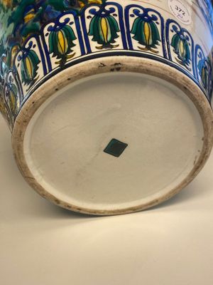 Een paar Japanse Kutani dekselvazen met landschapsdecor, Meiji, 19e eeuw — foto 34