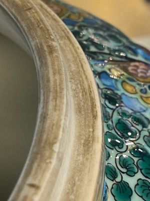 Een paar Japanse Kutani dekselvazen met landschapsdecor, Meiji, 19e eeuw — foto 9