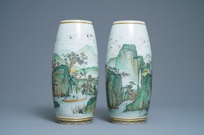 Een paar Japanse Satsuma vazen met landschapsdecor, Meiji, 19e eeuw