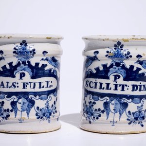Een paar kleine blauw-witte Delftse apothekerspotten, 18e eeuw — foto 2