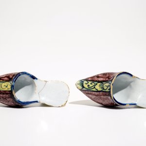 Een paar kleine polychrome Delftse muiltjes, 18e eeuw — foto 6