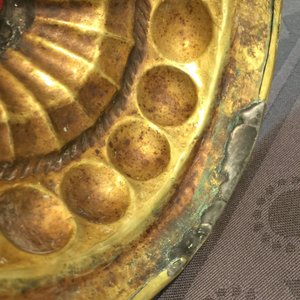 Een paar koperen piekkandelaars, 17e eeuw — foto 10