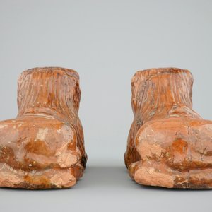 Een paar leeuwen in roodbakkend aardewerk, wellicht Frans, 17/18e — foto 4