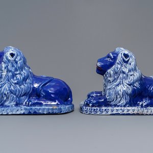Een paar liggende leeuwen met blauwe fondkleur, Saint-Omer, Frankrijk, eind 18e eeuw — foto 3