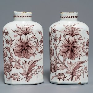 Een paar mangane Delftse theebussen met floraal decor, 18e eeuw — foto 1