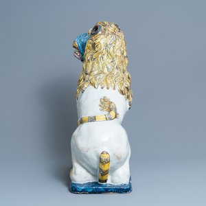 Een paar monumentale modellen van leeuwen in polychroom aardewerk uit Rouen, Frankrijk, 18e eeuw — foto 12