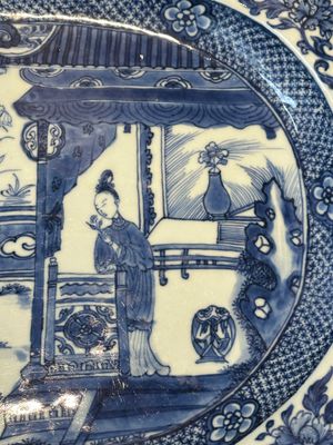 Een paar octagonale Chinese blauw-witte schotels en een paar famille rose schotels, Yongzheng — foto 32