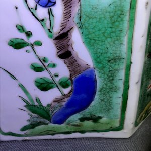 Een paar octagonale Chinese famille verte vazen met vogels en bloemen, Kangxi — foto 8