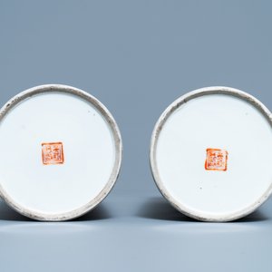 Een paar opengewerkte Chinese famille rose '100 jongens' hoedensteunen, Qianlong merk, 19e eeuw — foto 6
