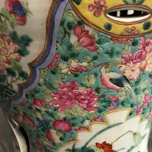 Een paar opengewerkte Chinese famille rose tuinzitten, 19e eeuw — foto 16