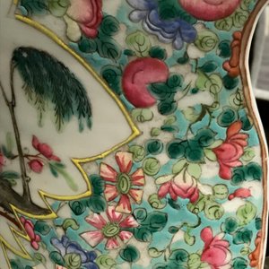 Een paar opengewerkte Chinese famille rose tuinzitten, 19e eeuw — foto 19