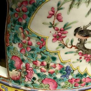 Een paar opengewerkte Chinese famille rose tuinzitten, 19e eeuw — foto 24