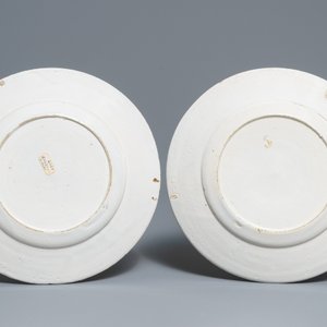 Een paar polychrome Delfts borden in gemengde techniek met bijbels decor, 18e eeuw — foto 2