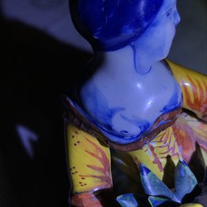 Een paar polychrome Delftse allegorische figuren, 18e eeuw — foto 12