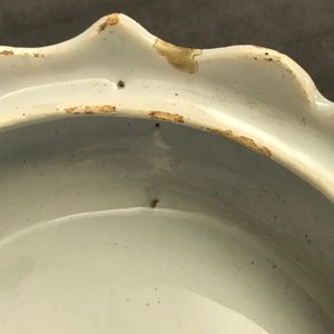 Een paar polychrome Delftse botervloten met fruit- en bloemenverkoopsters, 18e eeuw — foto 14